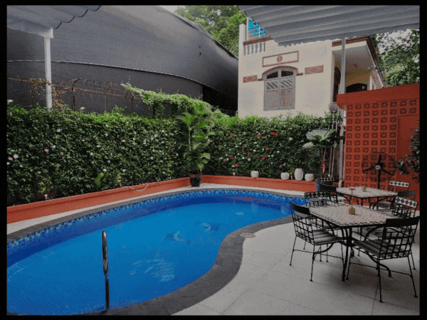 [2군] 사이공 별밤 : 수영장과 가라오케 룸이 있는 호치민 이색 카페